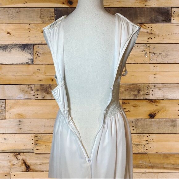 FRANCESCA’S white lace top w/ sheer overlay skirt & crochet hem accent, open bck - Picture 9 of 9